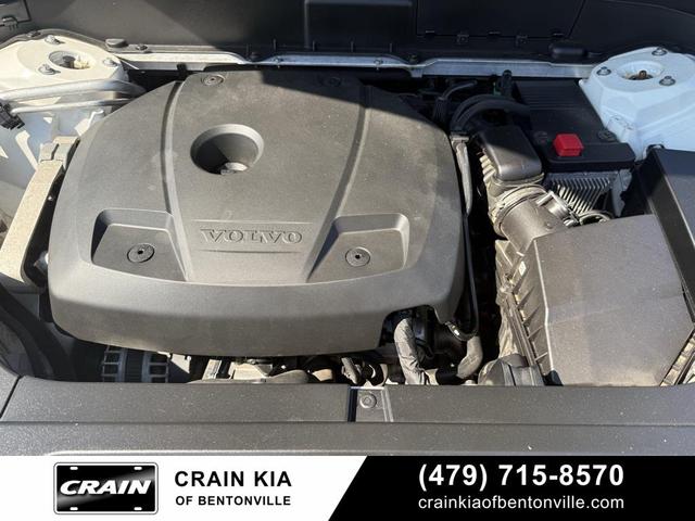 Photo of 2017 Crystal White Pearl Metallic Volvo XC90