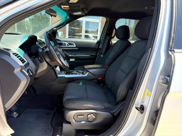 Photo of 2015 Ingot Silver Metallic Ford Explorer