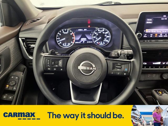 Photo of 2022 Gray Nissan Rogue