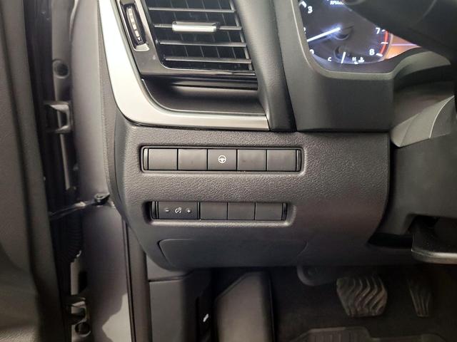 Photo of 2022 Gray Nissan Rogue