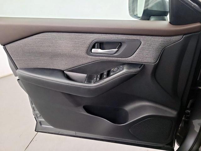Photo of 2022 Gray Nissan Rogue