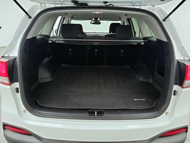 Photo of 2017 White Kia Sorento