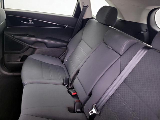 Photo of 2017 White Kia Sorento