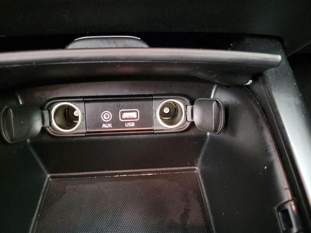 Photo of 2017 White Kia Sorento