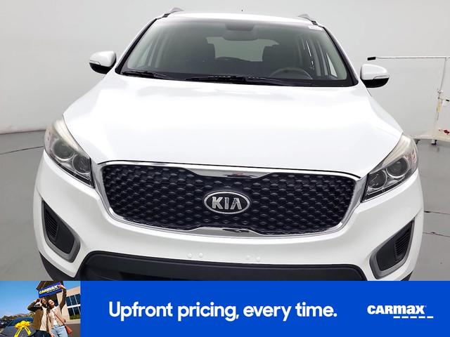 Photo of 2017 White Kia Sorento