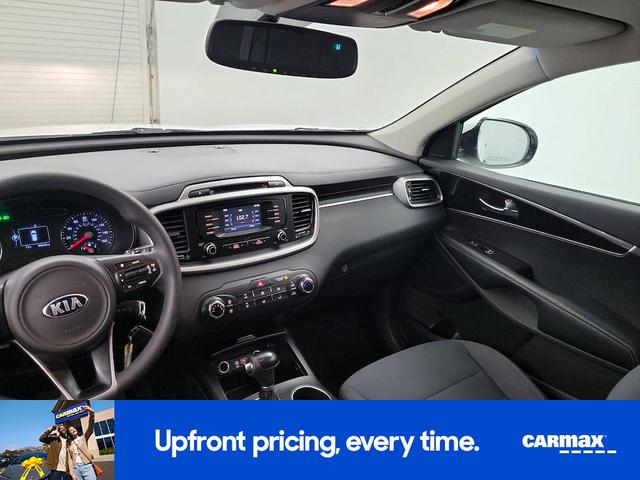Photo of 2017 White Kia Sorento