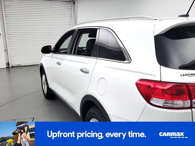 Photo of 2017 White Kia Sorento