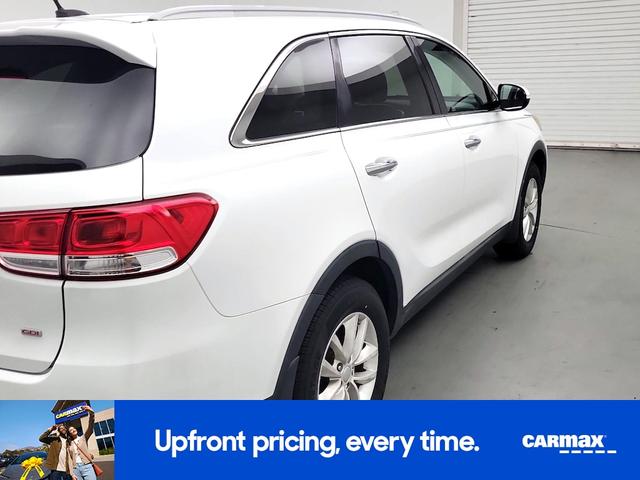 Photo of 2017 White Kia Sorento
