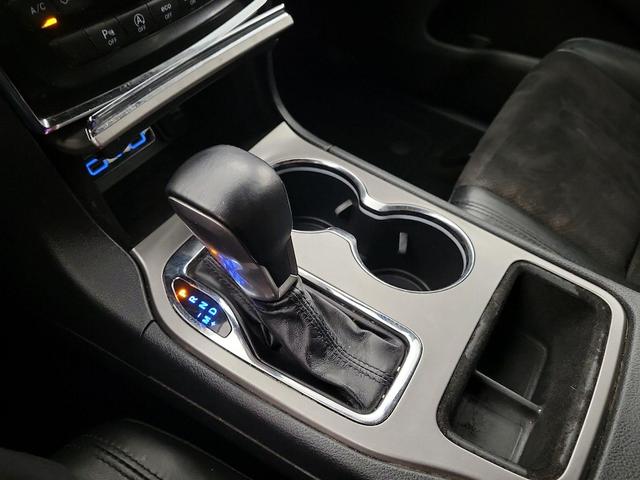 Photo of 2020 White Jeep Grand Cherokee