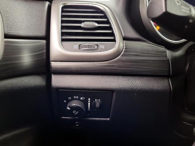 Photo of 2020 White Jeep Grand Cherokee