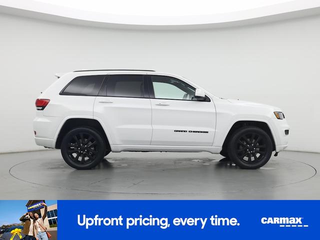 Photo of 2020 White Jeep Grand Cherokee