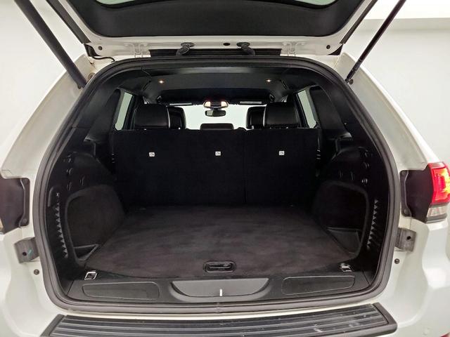 Photo of 2020 White Jeep Grand Cherokee