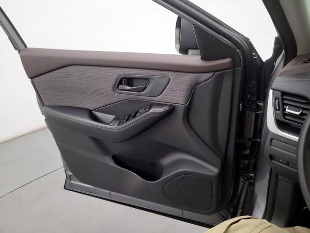 Photo of 2022 Gray Nissan Rogue
