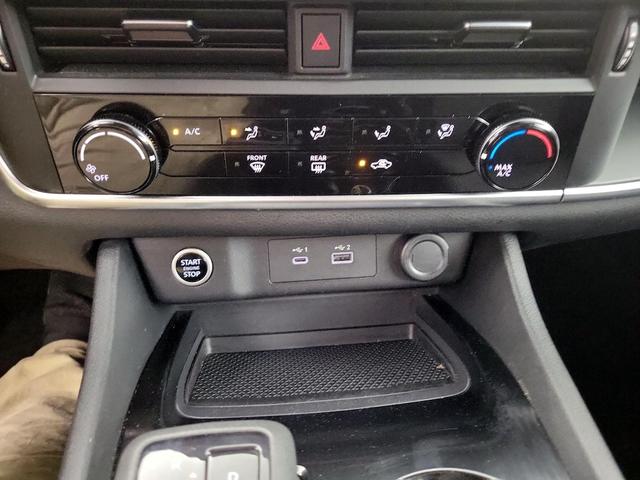 Photo of 2022 Gray Nissan Rogue