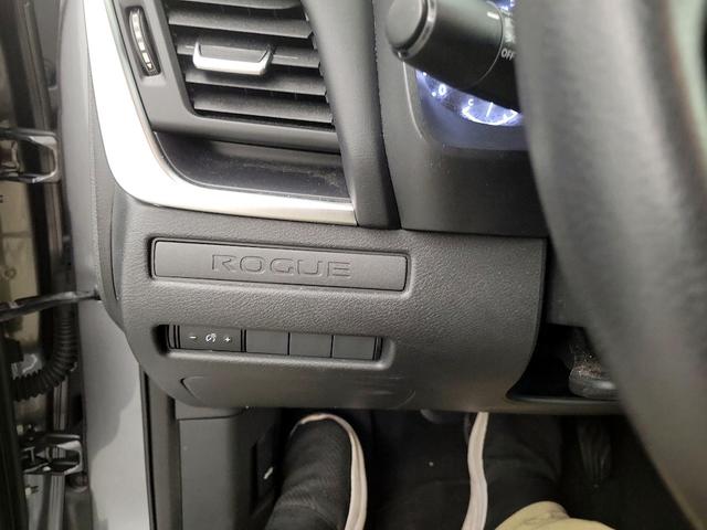 Photo of 2022 Gray Nissan Rogue
