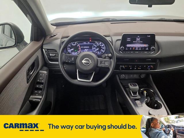 Photo of 2022 Gray Nissan Rogue