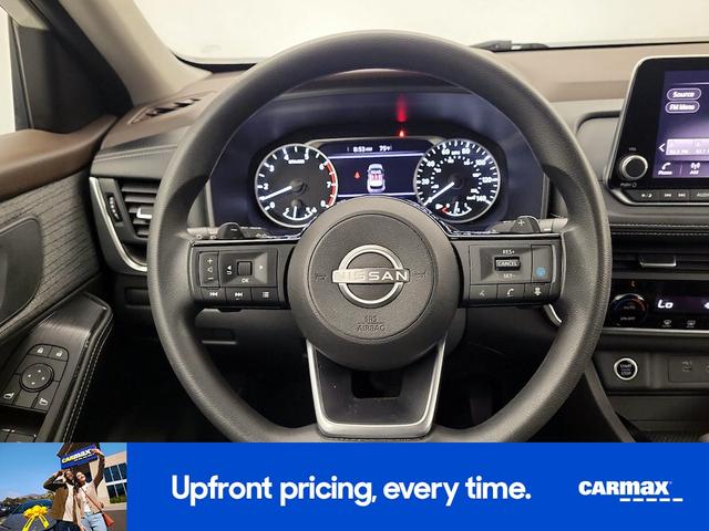Photo of 2023 White Nissan Rogue
