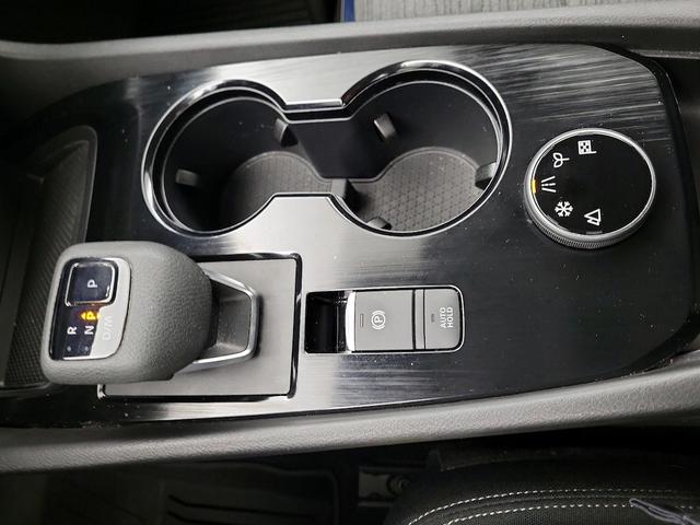 Photo of 2023 White Nissan Rogue