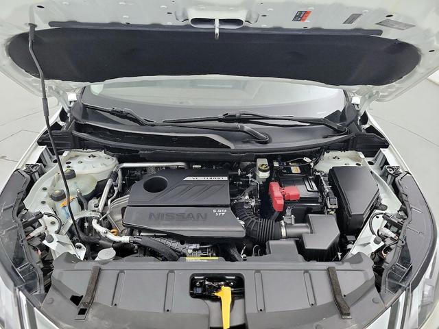 Photo of 2023 White Nissan Rogue
