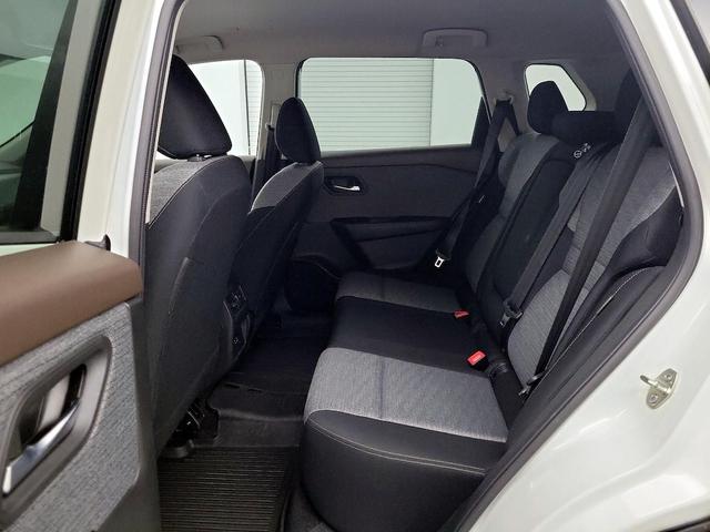 Photo of 2023 White Nissan Rogue