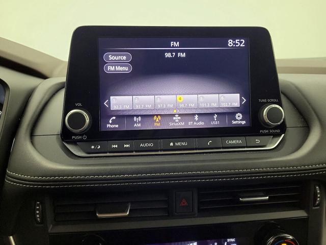 Photo of 2023 White Nissan Rogue