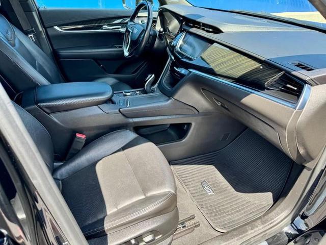 Photo of 2020 Stellar Black Metallic Cadillac XT6