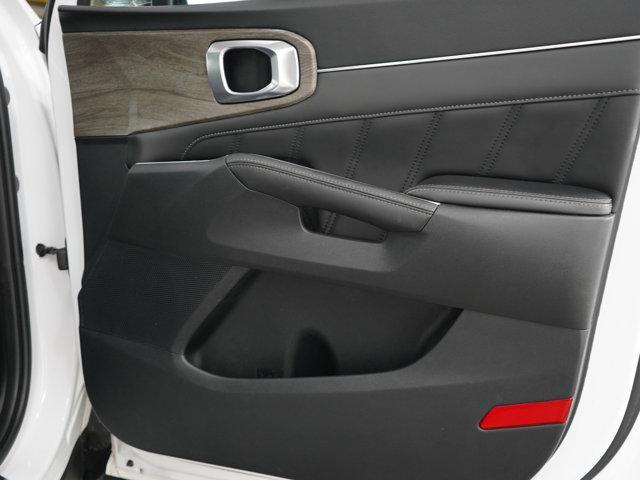 Photo of 2022 Ebony Black Kia Sorento