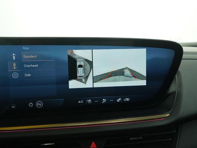 Photo of 2024 White Frost Tricoat Buick Envision