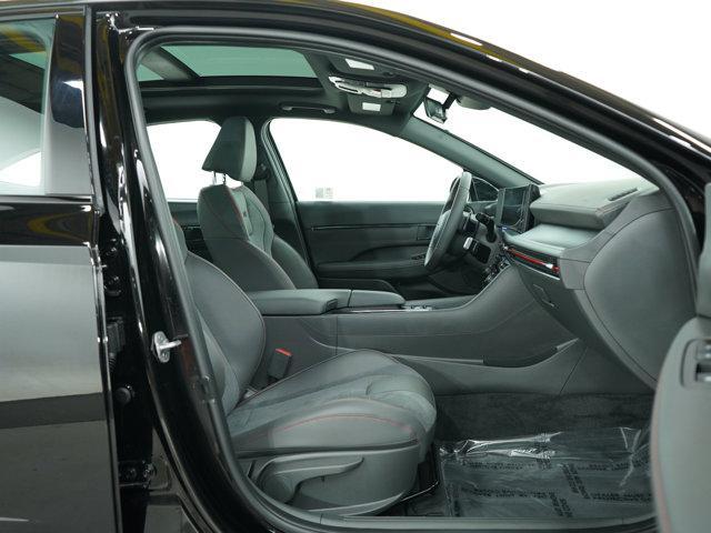 Photo of 2024 Onyx Black Hyundai SONATA
