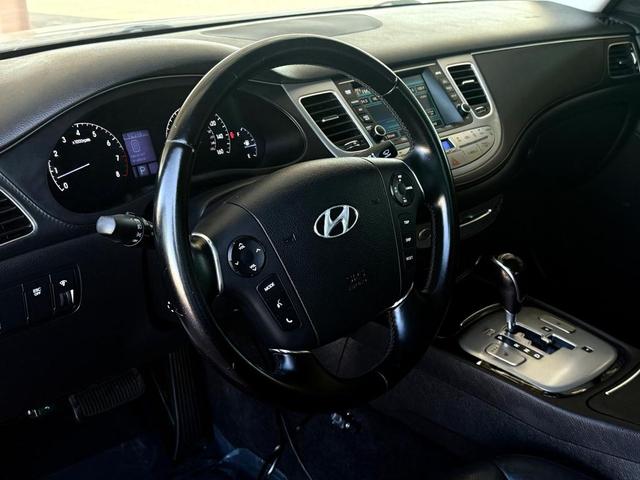 Photo of 2012 Silver Hyundai Genesis