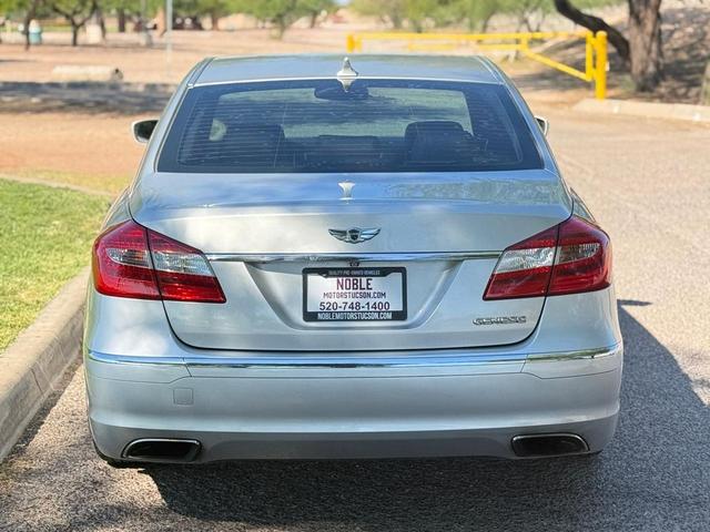 Photo of 2012 Silver Hyundai Genesis