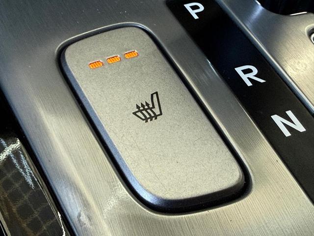 Photo of 2012 Silver Hyundai Genesis