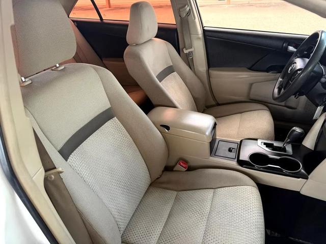 Photo of 2014 White Toyota Camry