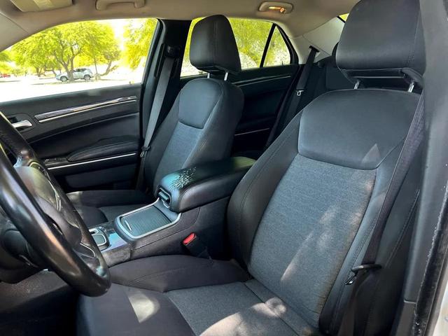 Photo of 2020 White Chrysler 300