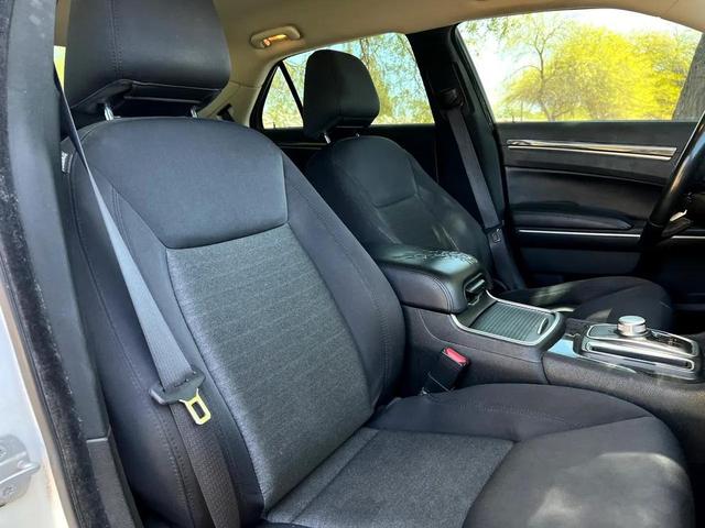 Photo of 2020 White Chrysler 300