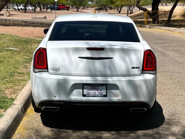 Photo of 2020 White Chrysler 300