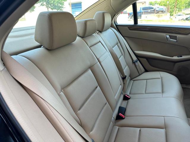 Photo of 2011 BLACK Mercedes-Benz E-Class