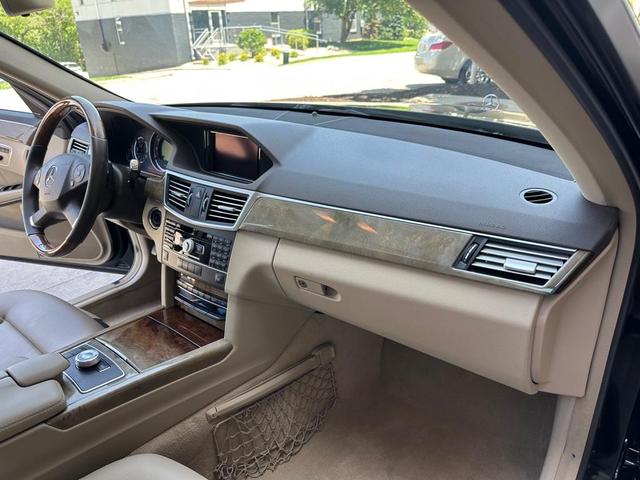 Photo of 2011 BLACK Mercedes-Benz E-Class