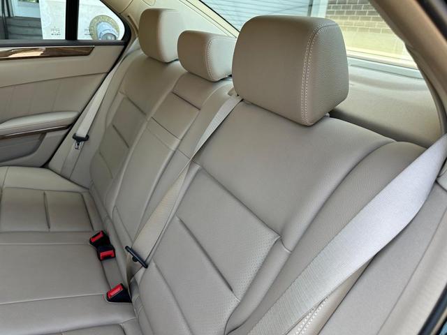 Photo of 2011 BLACK Mercedes-Benz E-Class
