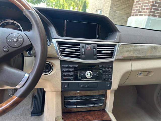 Photo of 2011 BLACK Mercedes-Benz E-Class
