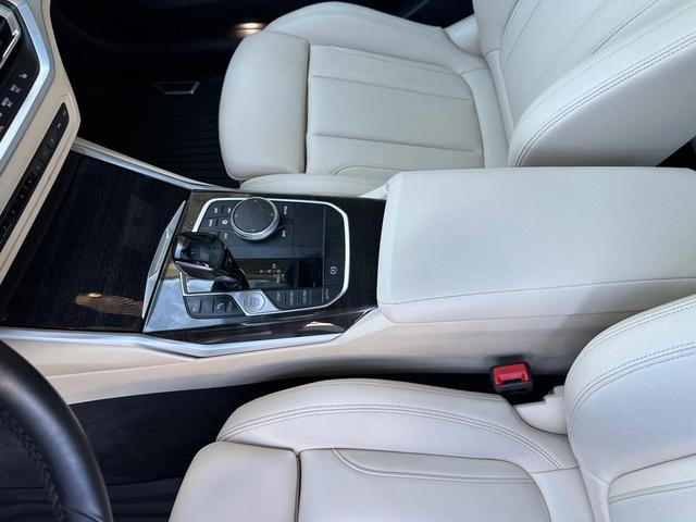 Photo of 2019 WHITE BMW 330