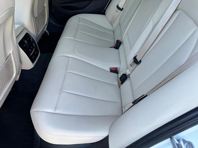 Photo of 2019 WHITE BMW 330