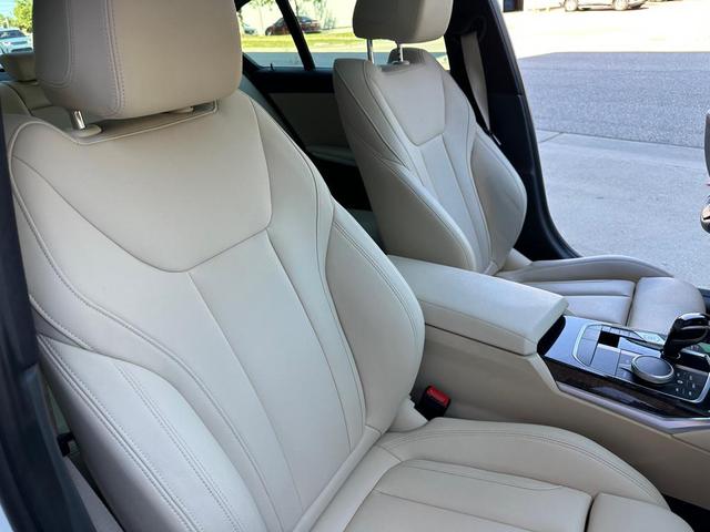 Photo of 2019 WHITE BMW 330