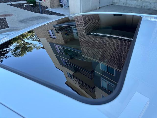 Photo of 2019 WHITE BMW 330