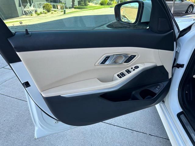 Photo of 2019 WHITE BMW 330