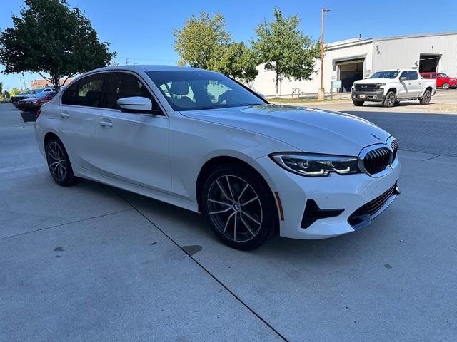 Photo of 2019 WHITE BMW 330