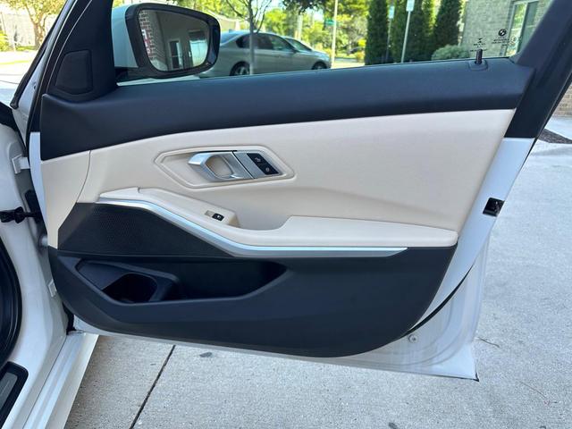Photo of 2019 WHITE BMW 330