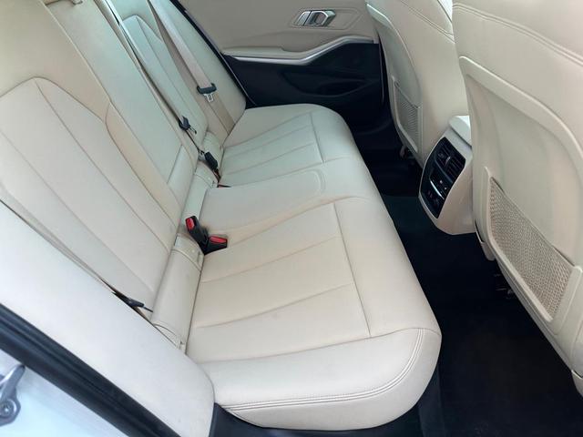 Photo of 2019 WHITE BMW 330