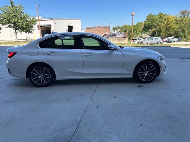 Photo of 2019 WHITE BMW 330