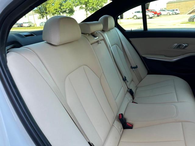 Photo of 2019 WHITE BMW 330